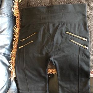 Leggings with zippers on them